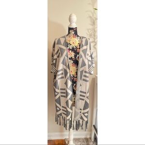 Fridge grey and white women’s small Evolution by Cyrus kimono cardigan sweater